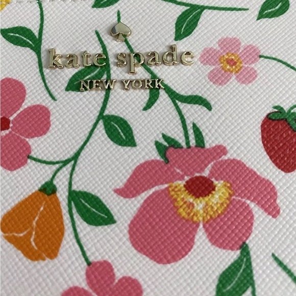 NWT Kate Spade Medium Lucy Strawberry Garden wristlet - Picture 2 of 7